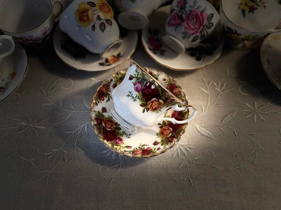 Vintage Royal Albert - Old Country Rose Tea Cup & Saucer Set