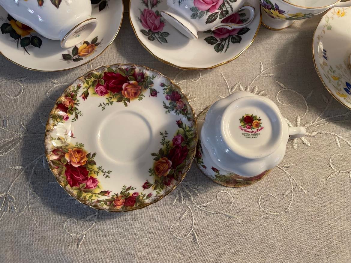 Vintage Royal Albert - Old Country Rose Tea Cup & Saucer Set
