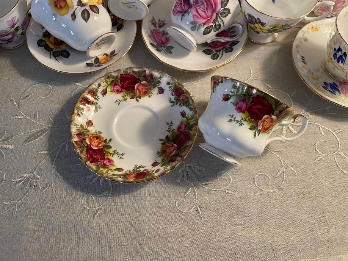Vintage Royal Albert - Old Country Rose Tea Cup & Saucer Set