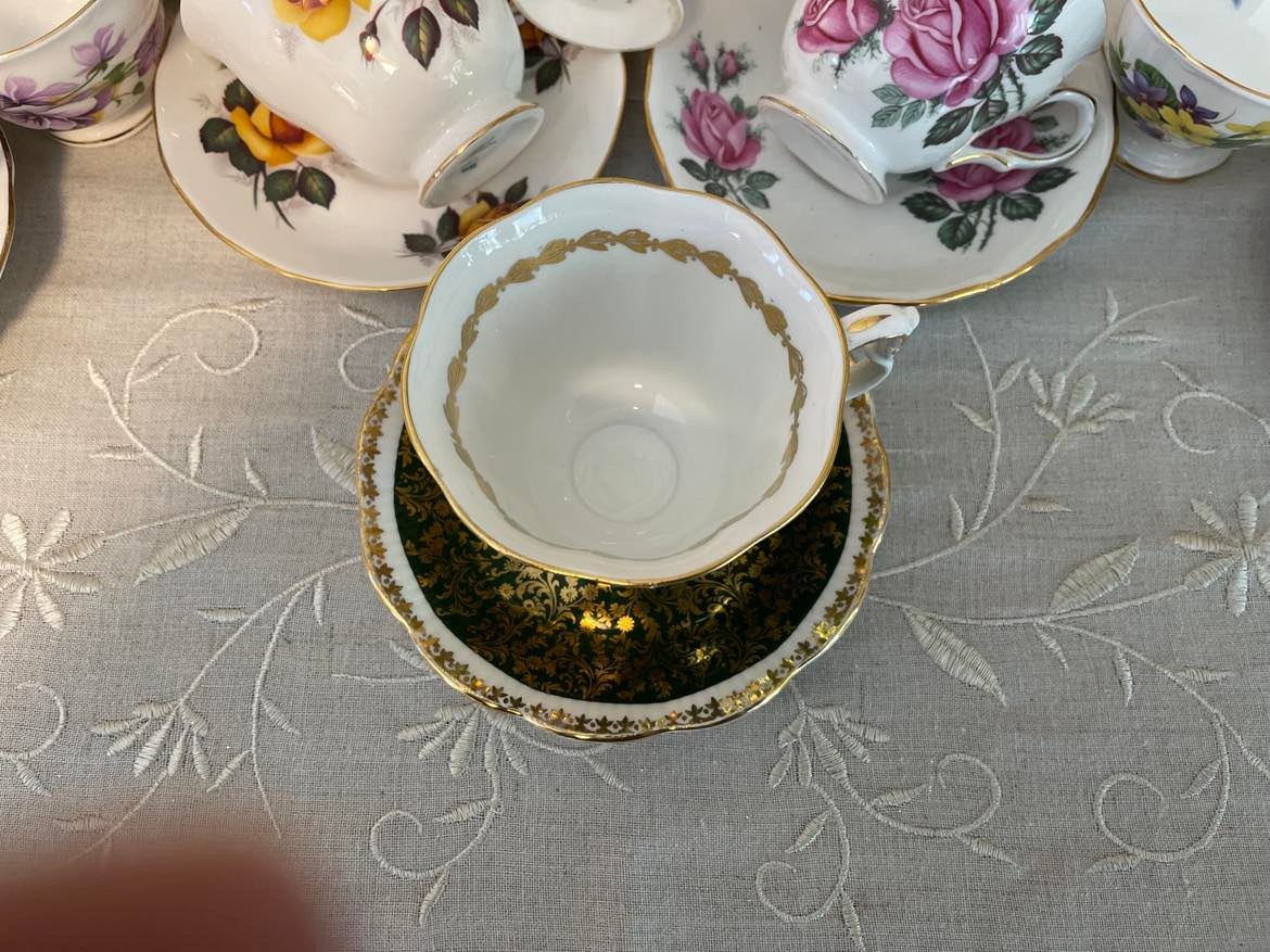 Royal Albert 'Buckingham Series' Tea Cup & Saucer Set